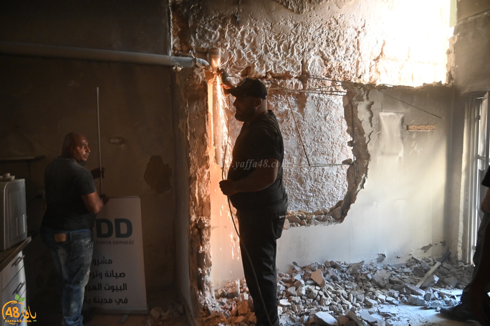  جمعية يافا تُباشر بترميم أحد البيوت المتضررة من الحريق .. والحملة مستمرة